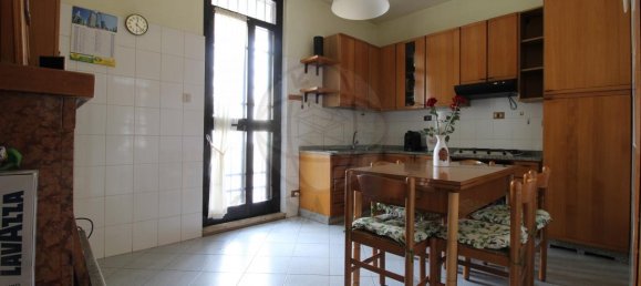 Apartamento de 4 divisões em Terni, Italy N.º 75520 6