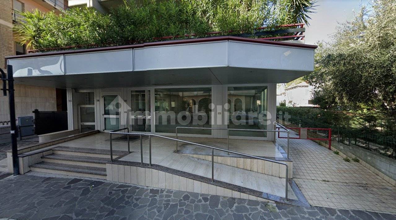 529m² Commercial property in Tortoreto, Italy No. 285764