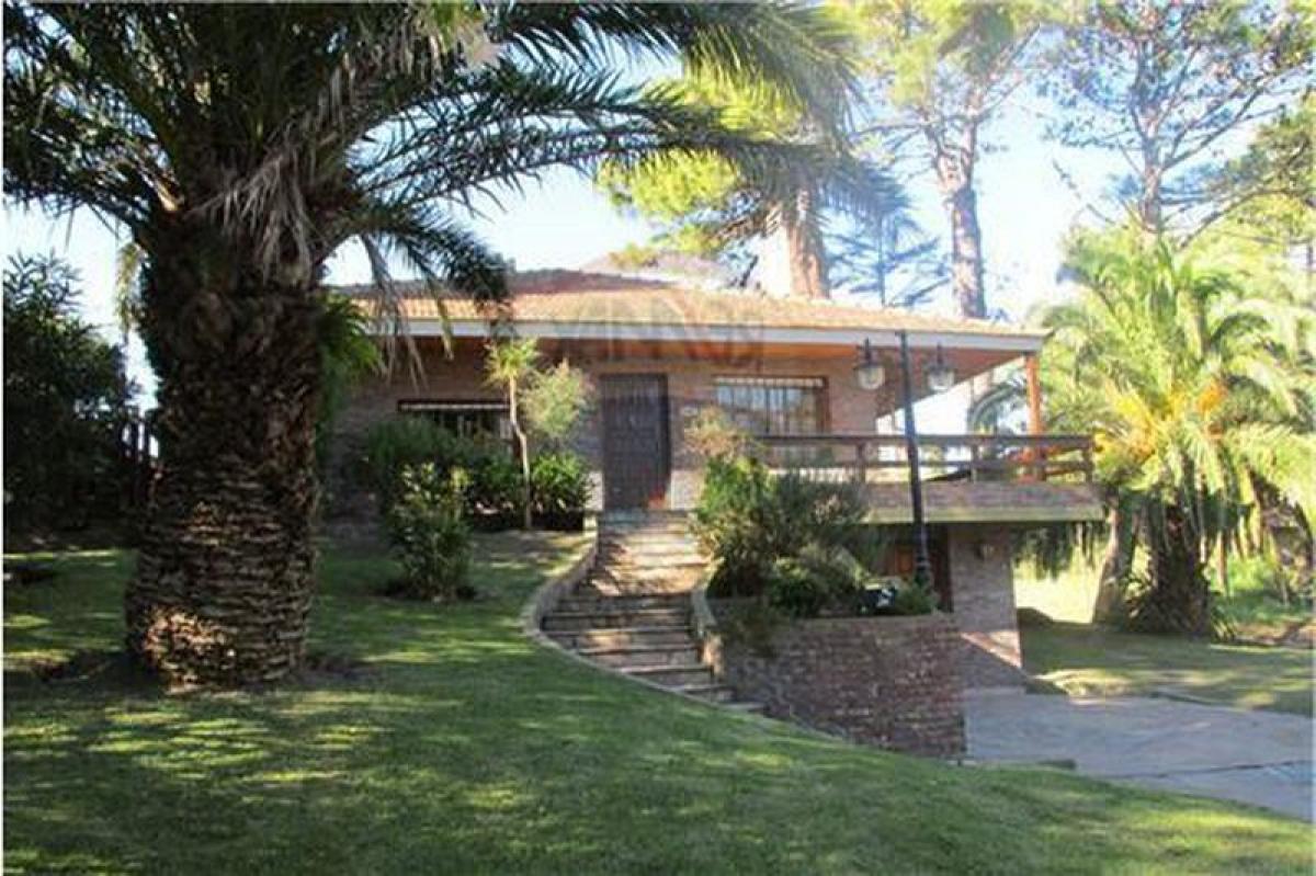 3 bedrooms House in Mar del Plata, Argentina No. 89129