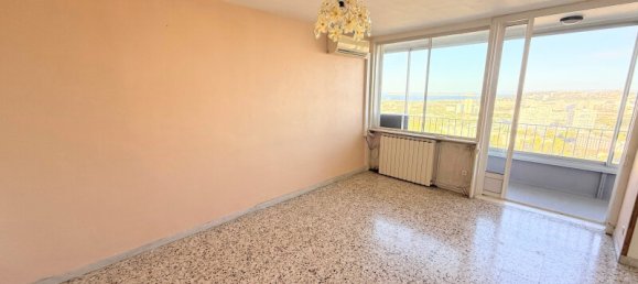 Apartamento de 3 dormitorios en Marseille, France No. 319603 4
