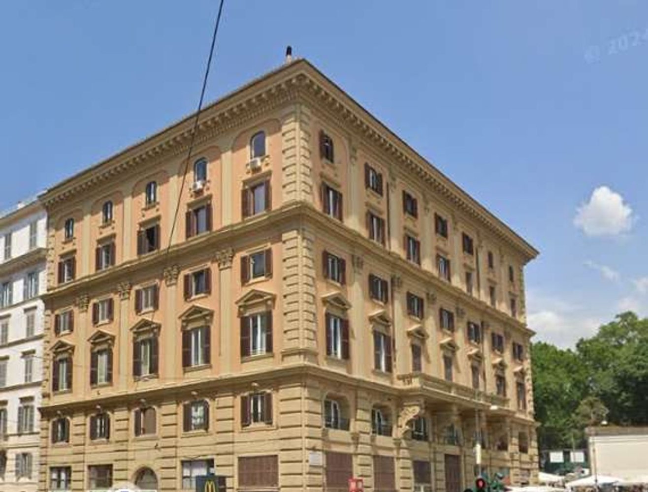 Bureau à Rome, Italy 156m² No. 346436