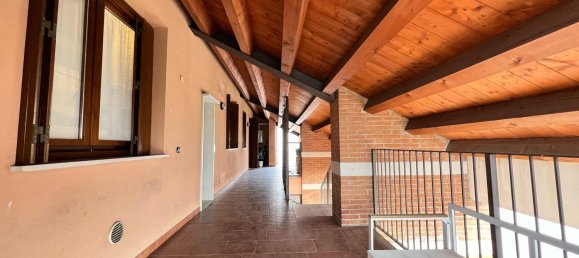 Ático de 3 habitaciónes en San Bonifacio, Italy No. 176984 4