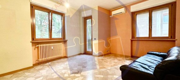 3 bedrooms Apartment in Milan, Italy No. 379151 2