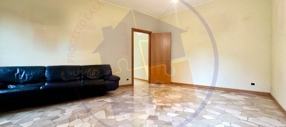 3 bedrooms Apartment in Milan, Italy No. 379151 3