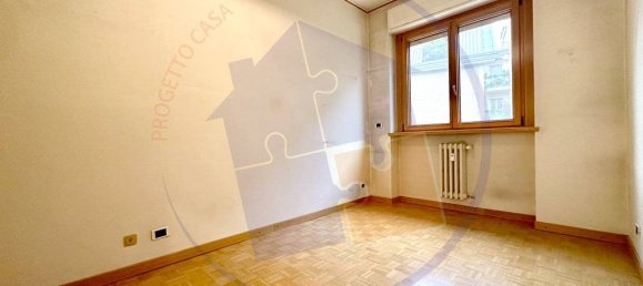 3 bedrooms Apartment in Milan, Italy No. 379151 22