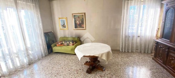 10-Zimmer Haus in Samarate, Italy, Nr. 121958 3