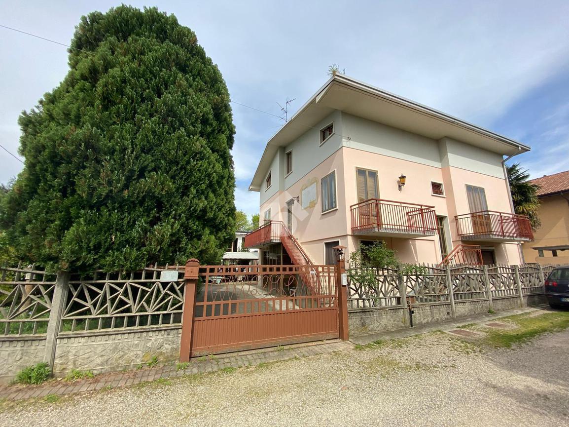 10-Zimmer Haus in Samarate, Italy, Nr. 121958
