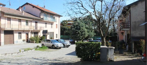 5 rooms House in Vertemate con Minoprio, Italy No. 333665 2