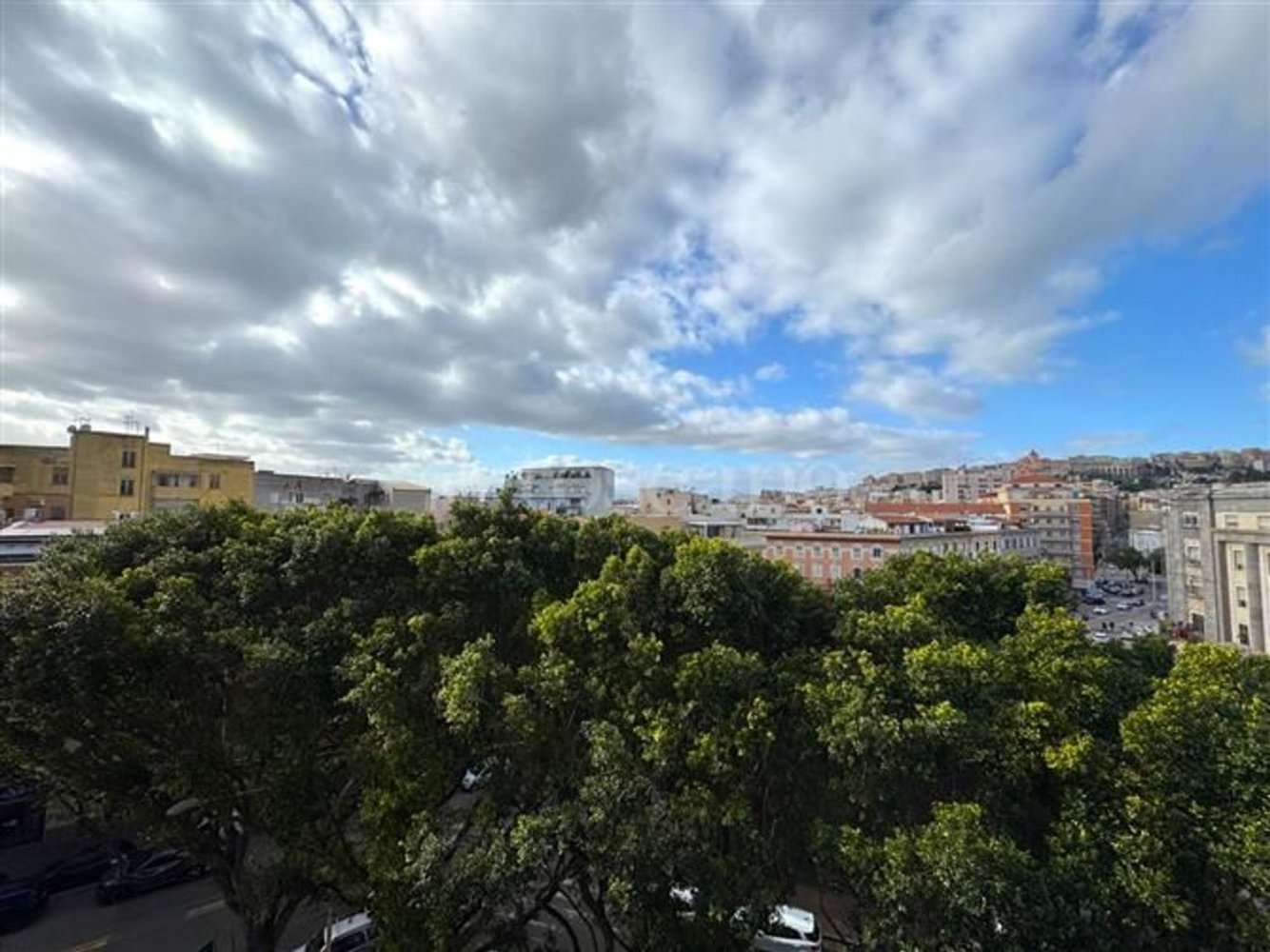 8غرفة شقة في Cagliari, Italy رقم 216434