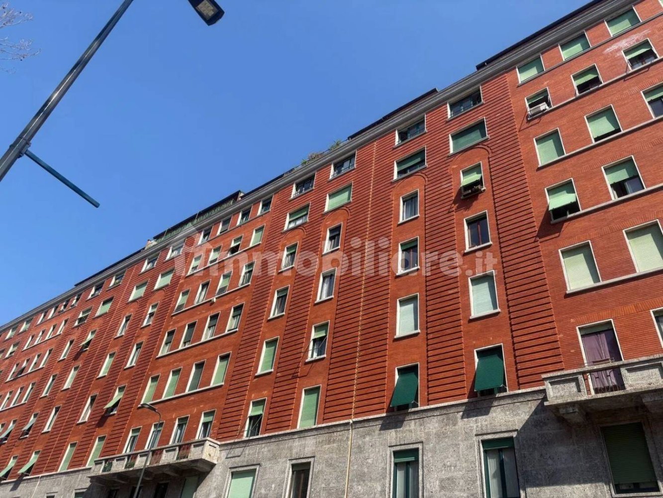 Квартира с 3 спальнями в Милан, Италия № 387083