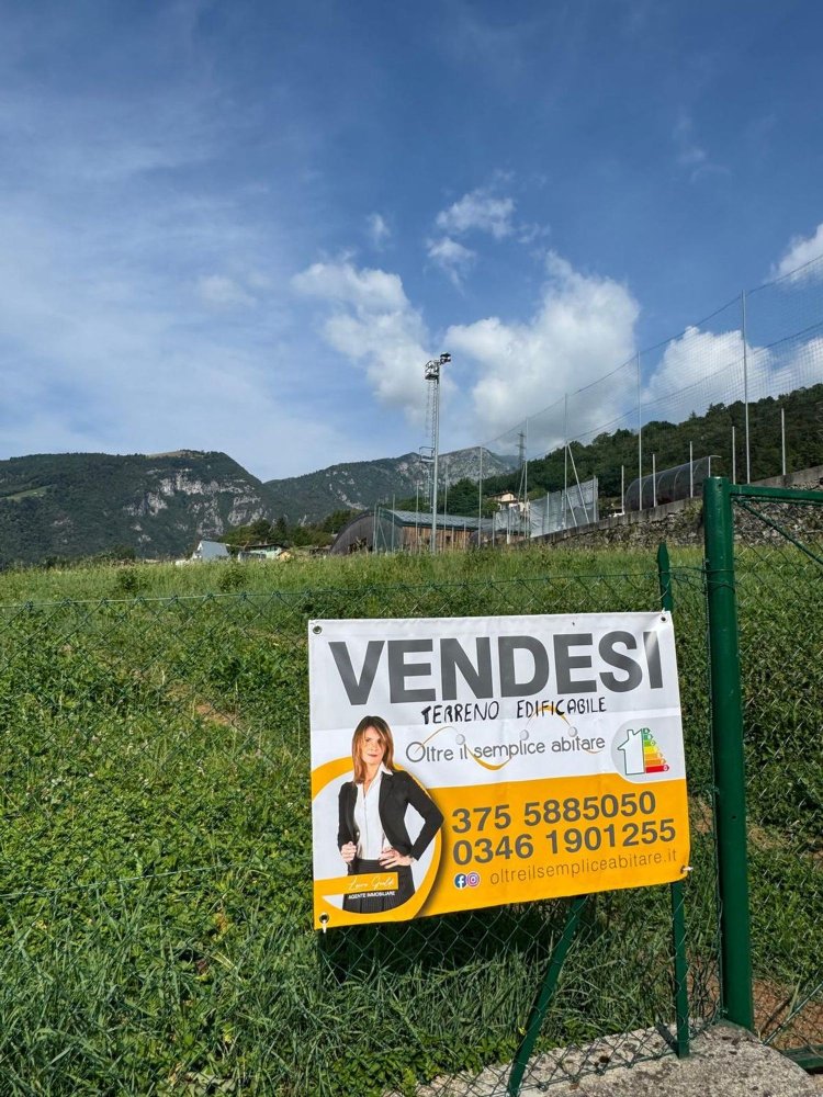 3400m² Land in Parre, Italy No. 338643