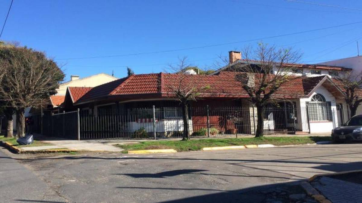 3 bedrooms House in Quilmes, Argentina No. 20067