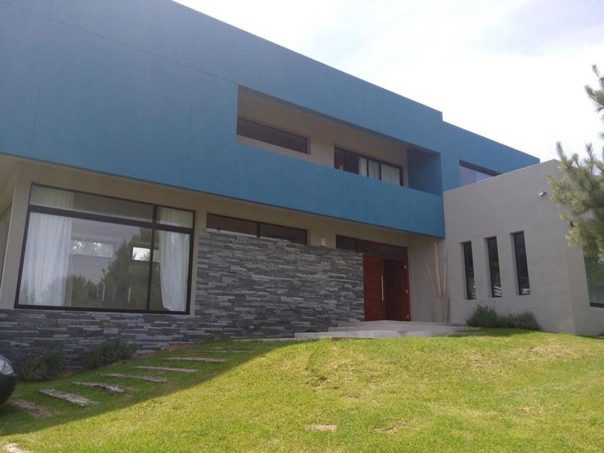 3 bedrooms House in Mar del Plata, Argentina No. 72545