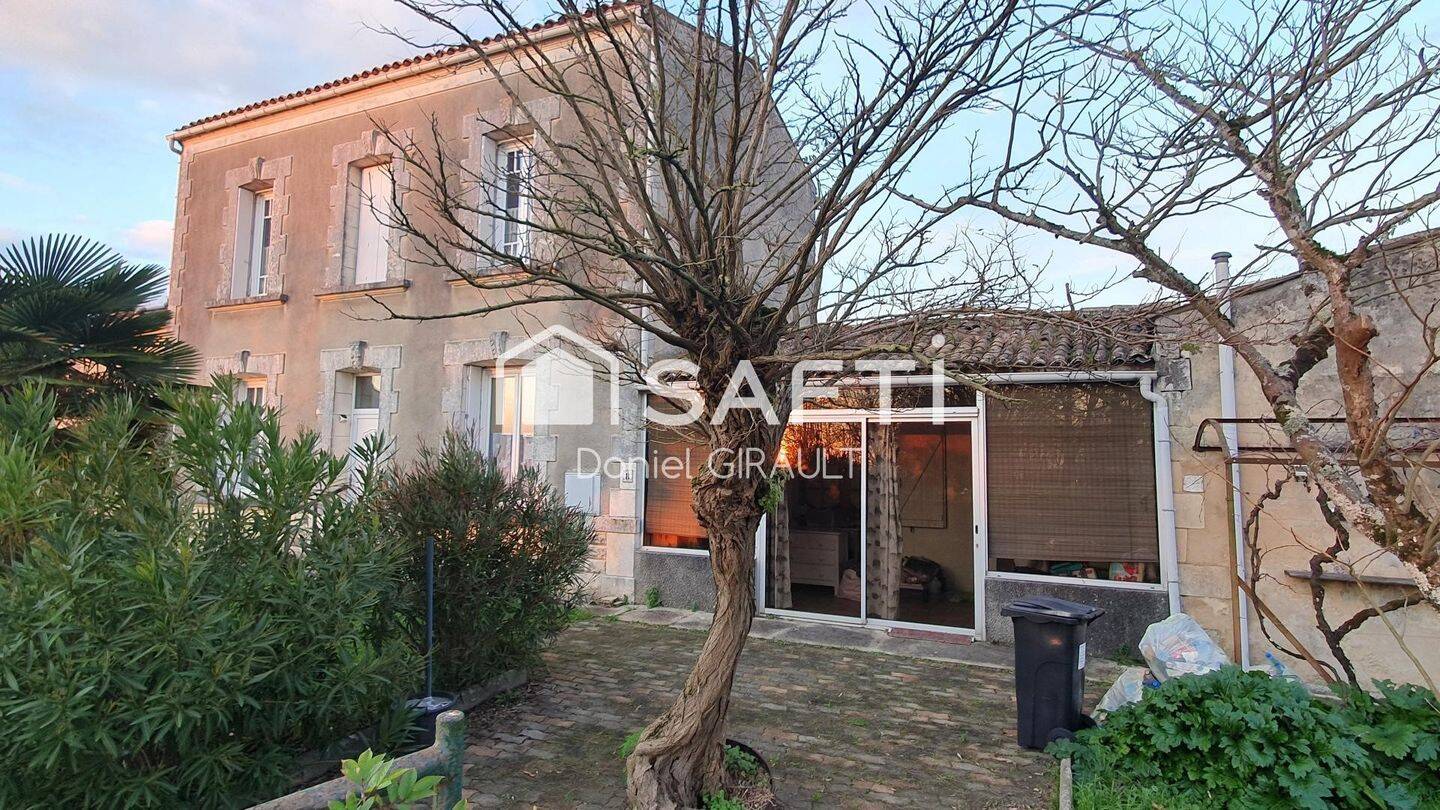 3 bedrooms Villa in Charente-Maritime, France No. 310366