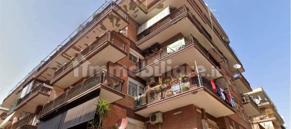 2 bedrooms Apartment in Rome, Italy No. 185708 3