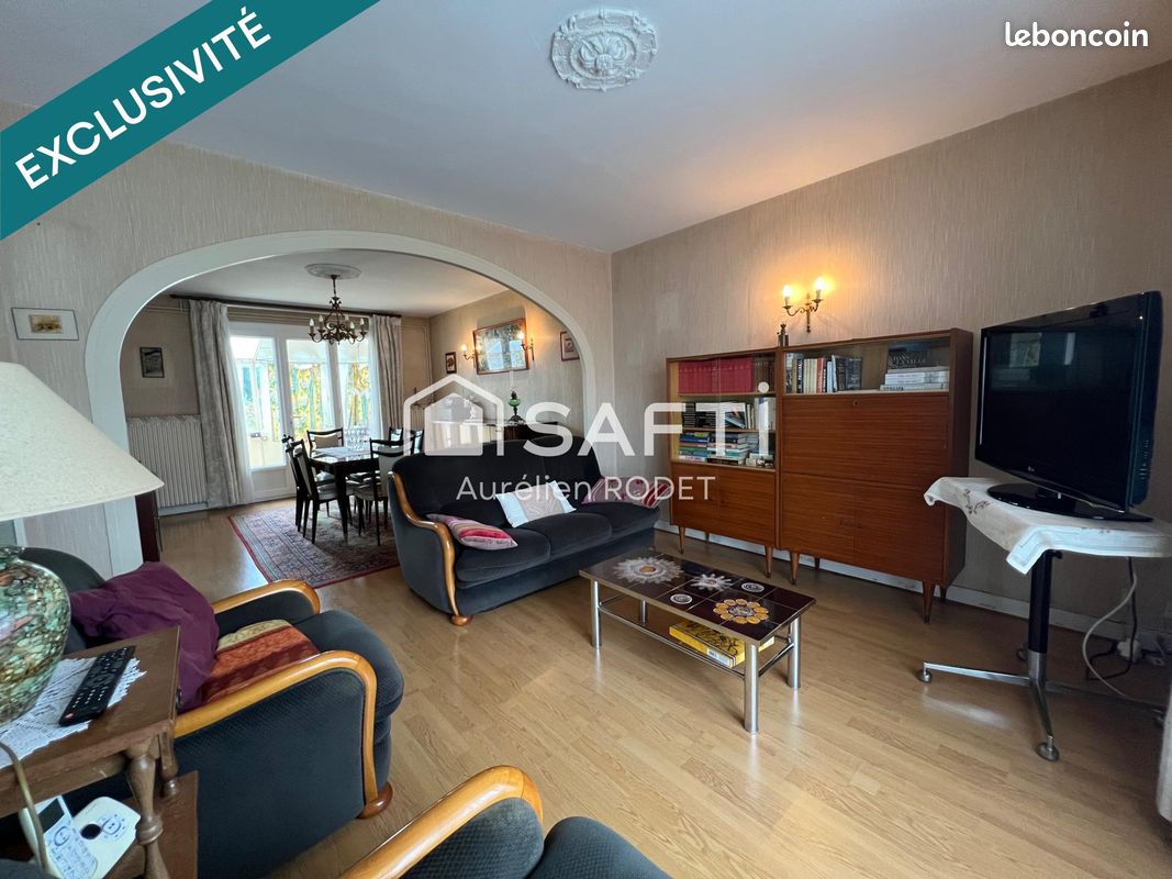 3 bedrooms House in Chateauroux, France No. 209583