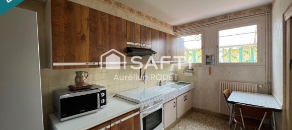 3 bedrooms House in Chateauroux, France No. 209583 3