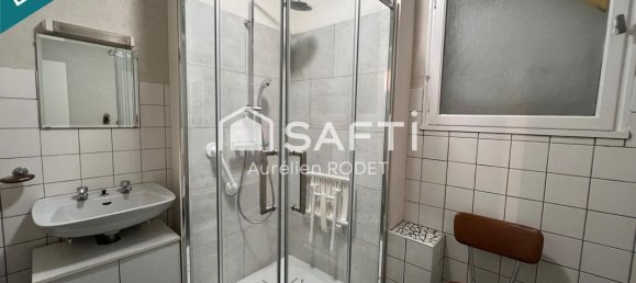 3 bedrooms House in Chateauroux, France No. 209583 5