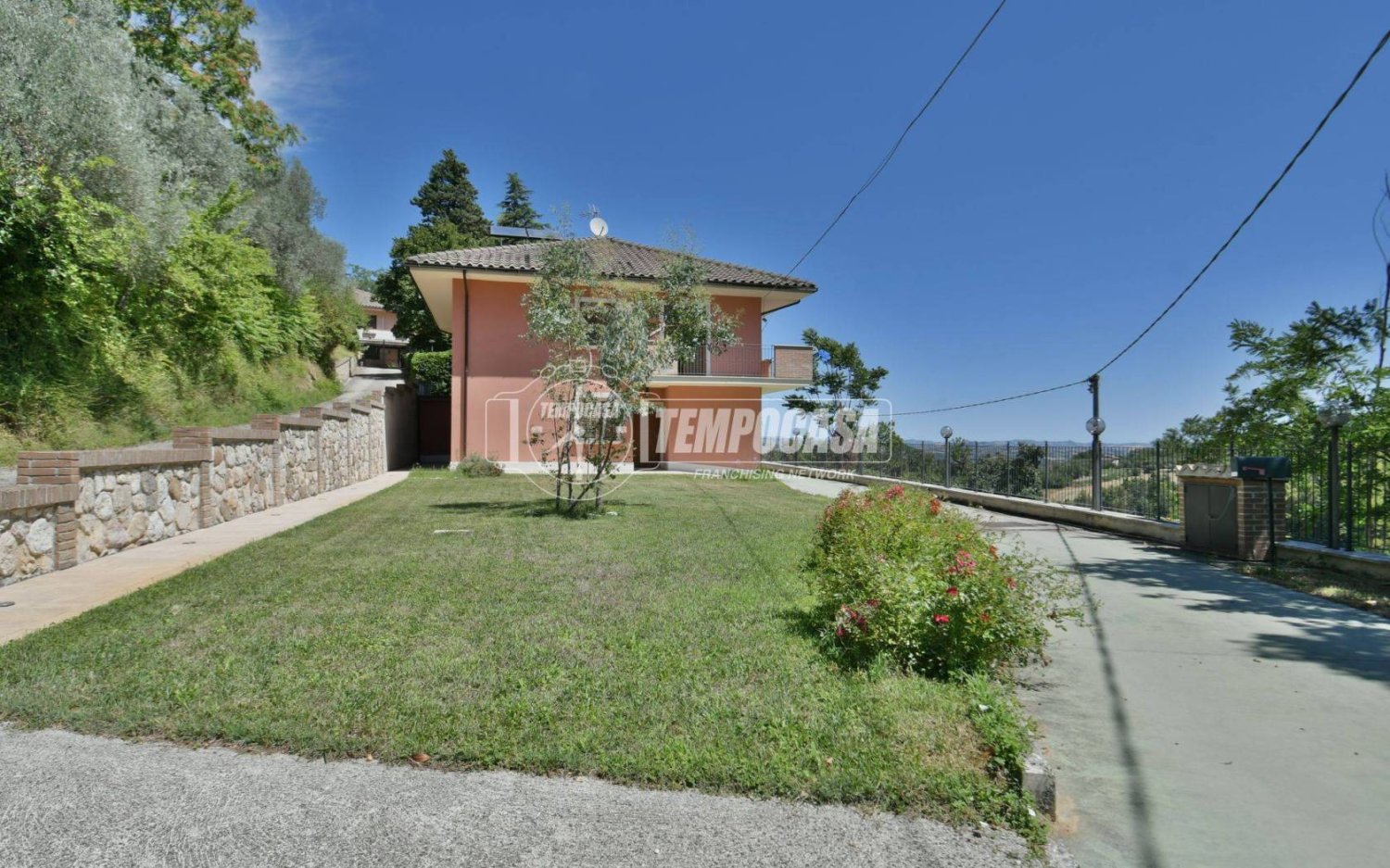 Вилла с 5 спальнями в Фолиньяно, Италия № 370977