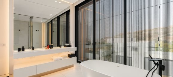 4 bedrooms Villa in El Paraiso, Spain No. 48142 10