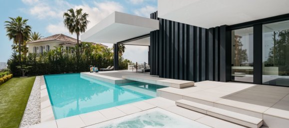 4 bedrooms Villa in El Paraiso, Spain No. 48142 6