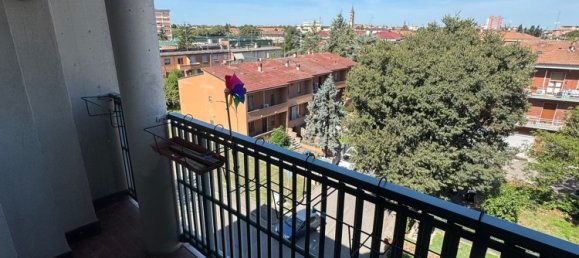 4 bedrooms Apartment in Piacenza, Italy No. 371551 3