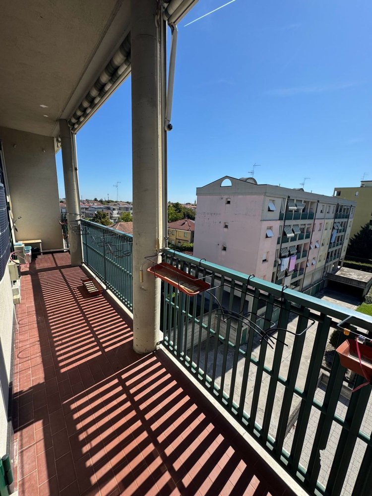 4 bedrooms Apartment in Piacenza, Italy No. 371551