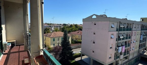 4 bedrooms Apartment in Piacenza, Italy No. 371551 5