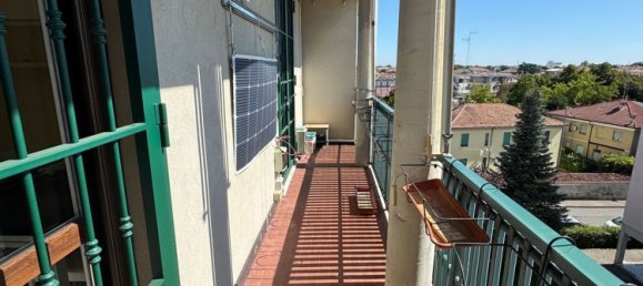 4 bedrooms Apartment in Piacenza, Italy No. 371551 2