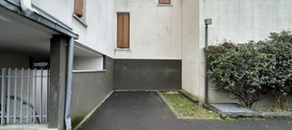  Parking in Pierrefitte-sur-Seine, France No. 311313 2