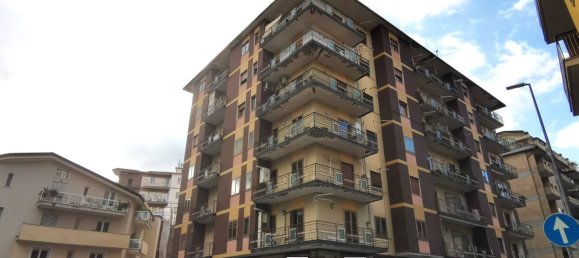 5-salle Appartement à Avellino, Italy No. 303589 3