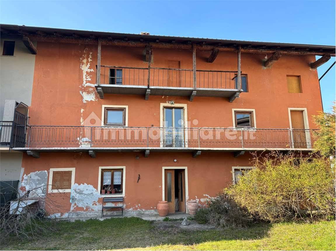 3 bedrooms House in Bogogno, Italy No. 125344