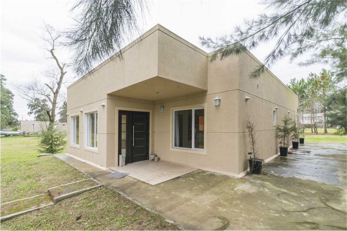 Casa de 2 dormitorios en Escobar, Argentina No. 53531