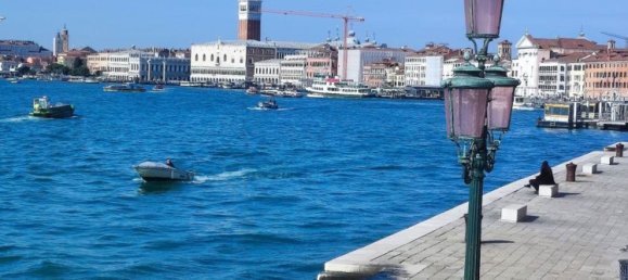 2 bedrooms Apartment in Venice, Italy No. 334887 11