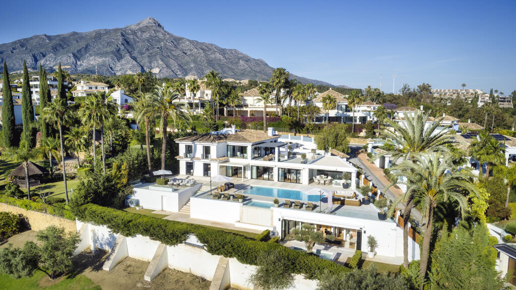 7 bedrooms Villa in Marbella, Spain No. 89531