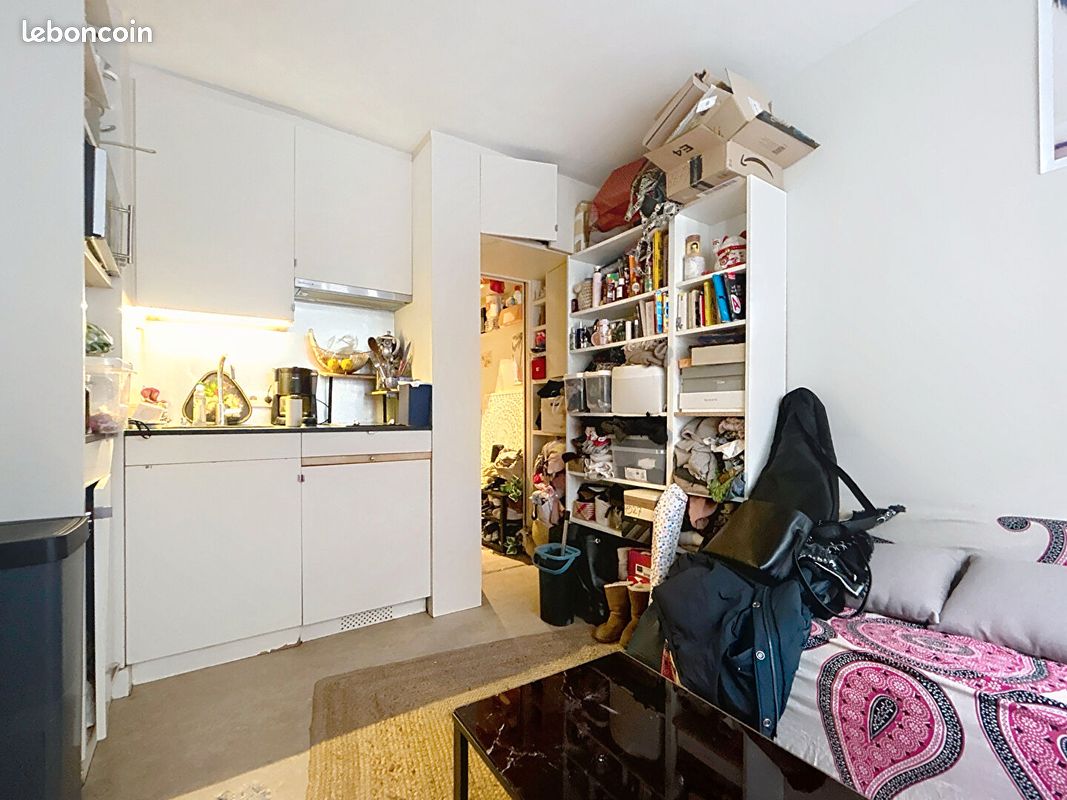 Studio in Paris, France No. 180542