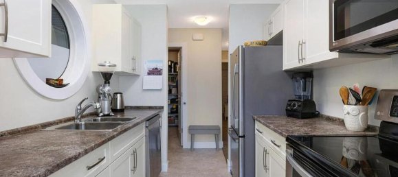 2 bedrooms Condo in British Columbia, Canada No. 1324 6