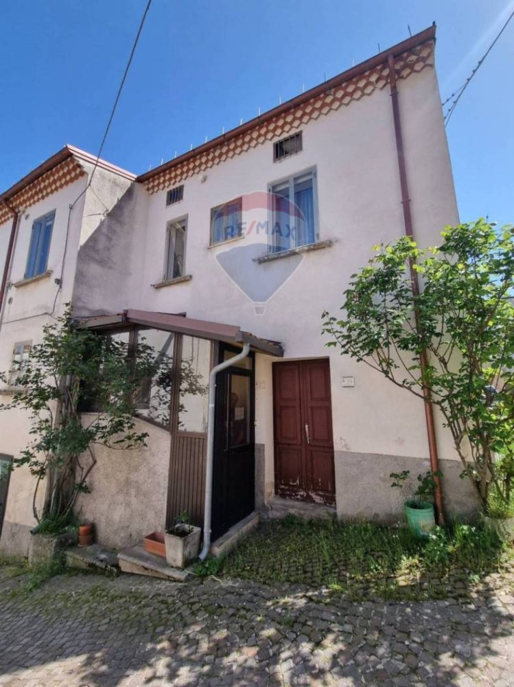 2 Schlafzimmer Haus in San Pietro Avellana, Italy, Nr. 237997