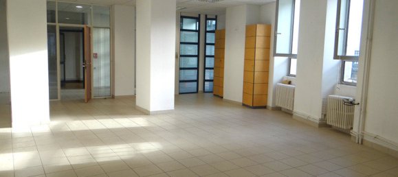 Дом с 6 комнатами в Шомон, Франция № 44033 3