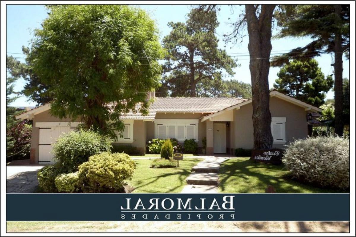 3 bedrooms House in Mar del Plata, Argentina No. 94721