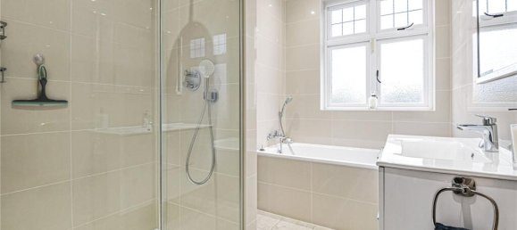 4 bedrooms House in Whetstone, United Kingdom No. 6700 6