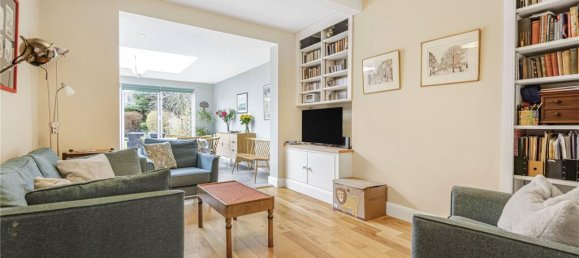 4 bedrooms House in Whetstone, United Kingdom No. 6700 17