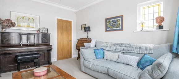 4 bedrooms House in Whetstone, United Kingdom No. 6700 32