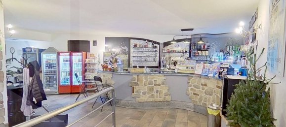 2 rooms Commercial property in Bergamo, Italy No. 31041 2