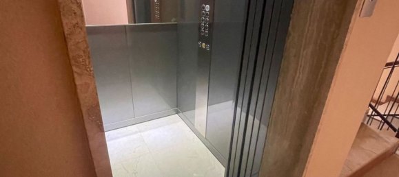 2-salle Appartement à Milan, Italy No. 248072 3