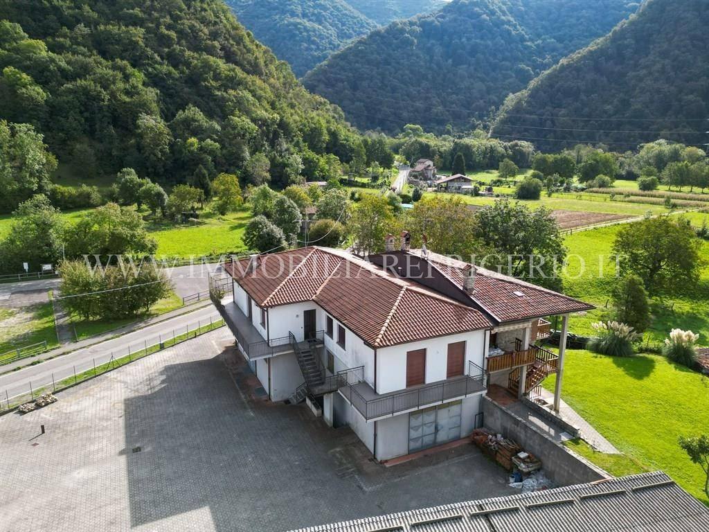 4 Schlafzimmer Haus in Carenno, Italy, Nr. 378682