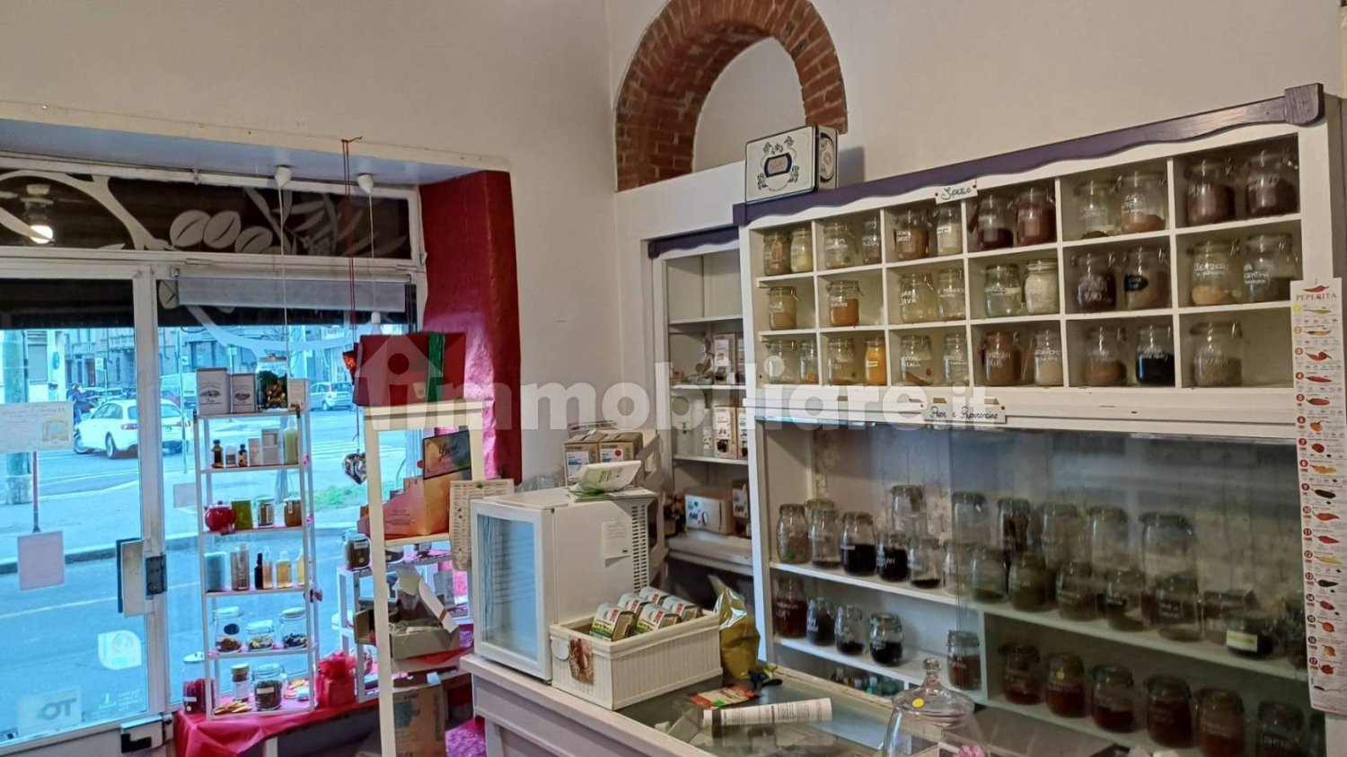 2 rooms Commercial property in Turin, Italy No. 155048