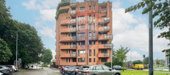 Apartamento de 3 dormitorios en Monza, Italy No. 352700 8