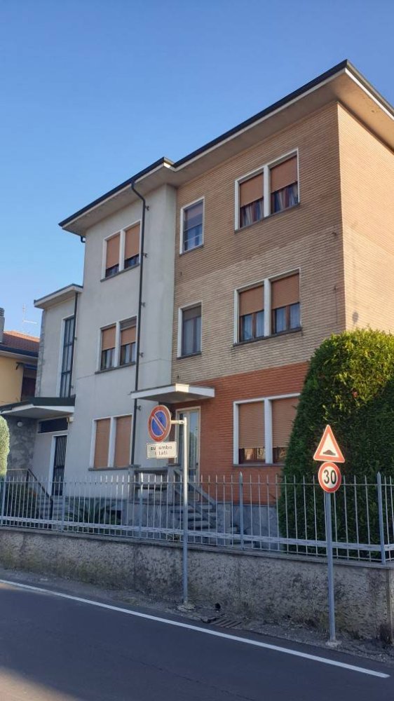 3 bedrooms Apartment in Trecate, Italy No. 176526