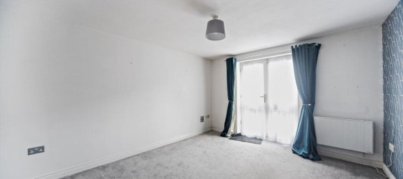 1 bedroom Apartment in Purley, United Kingdom No. 8085 4
